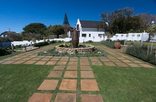 landscaping symmetrical garden pathway